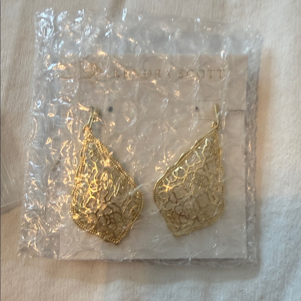 Kendra Scott Gold Filigree Drop Earrings R14A - Picture 4 of 11